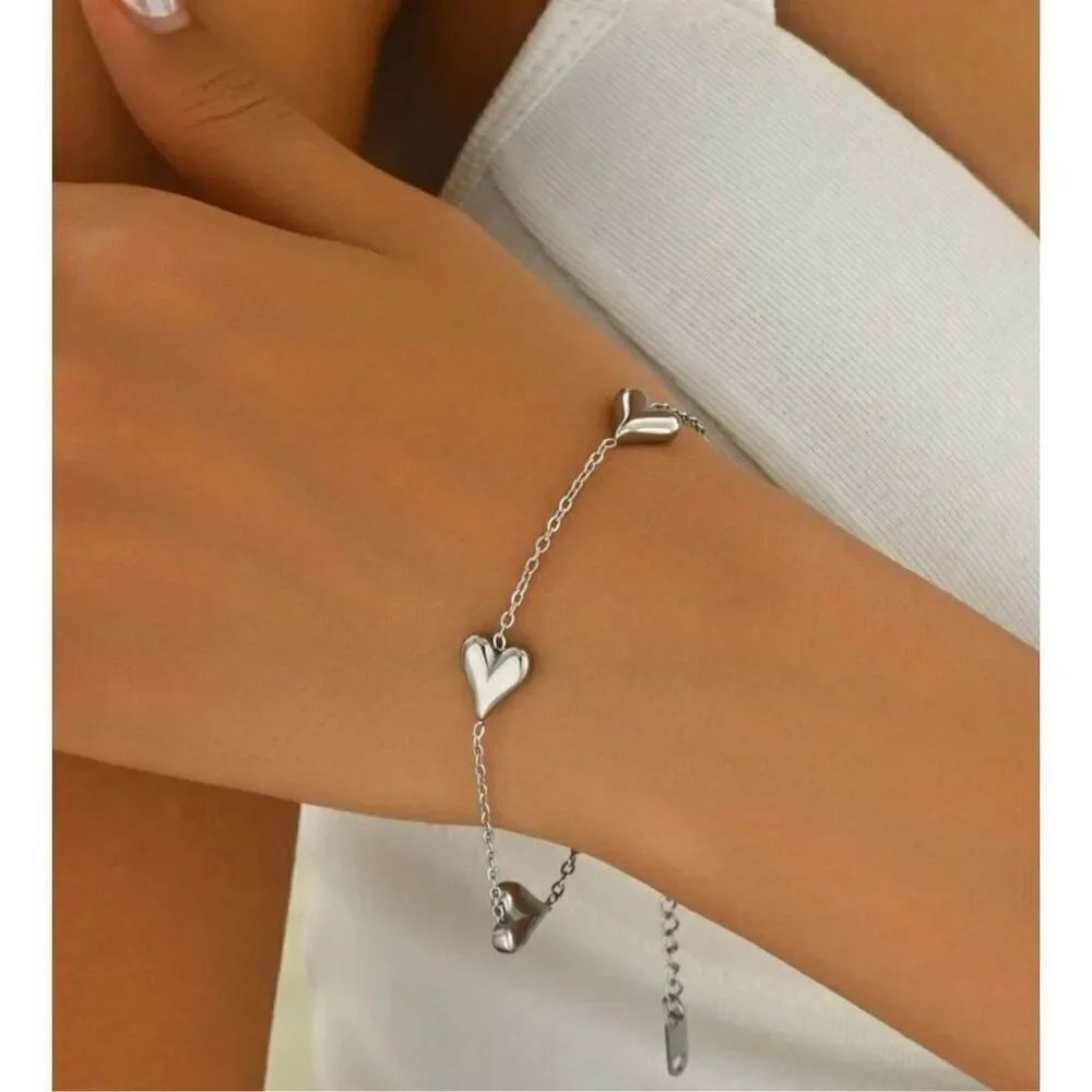 Silver Heart Bracelet - Picture 4 of 9